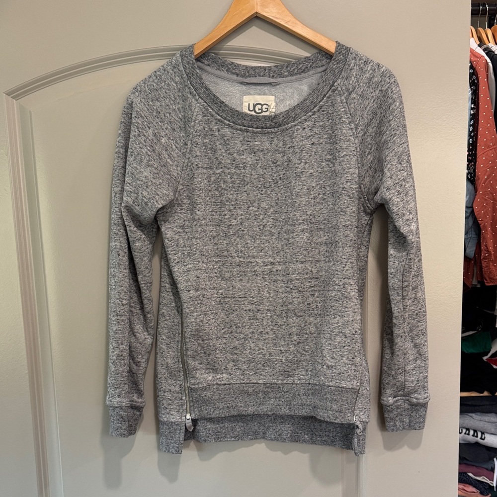 UGG Women's Heather Gray Crew Neck Sweater size Small